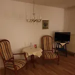 发尔肯史丹马兹葛赖史外葛卡斯托夫旅馆 公寓式酒店 3*