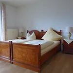 发尔肯史丹马兹葛赖史外葛卡斯托夫旅馆 3*