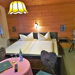 发尔肯史丹马兹葛赖史外葛卡斯托夫旅馆 公寓式酒店