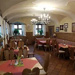 发尔肯史丹马兹葛赖史外葛卡斯托夫旅馆 3*
