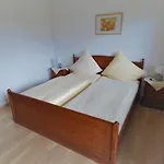 发尔肯史丹马兹葛赖史外葛卡斯托夫旅馆 公寓式酒店 3*